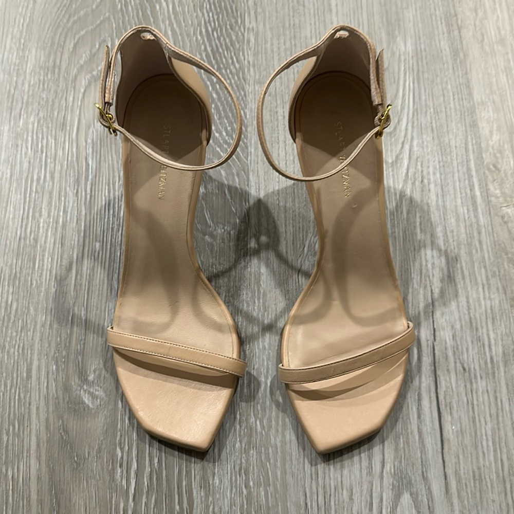 Stuart Weitzman Leather Sandals
Nude